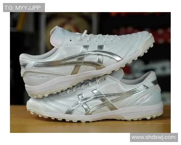 亚瑟士足球鞋助力球场表现提升,体验专业运动装备的魅力与舒适 亚瑟士足球鞋助力球场表现提升,体验专业运动装备的魅力与舒适